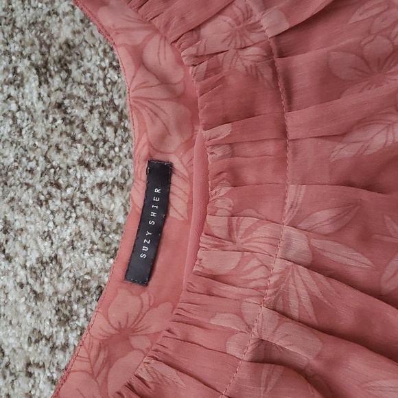 💖 $ 3 add on Pretty top with tie sleeves and gather neck💖 - Picture 3 of 5